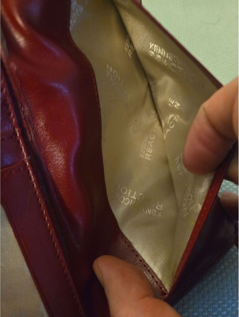 Kenneth Cole Reaction Genuine Leather Bifold Clutch Wallet in Burgundy - Picture 5 of 6